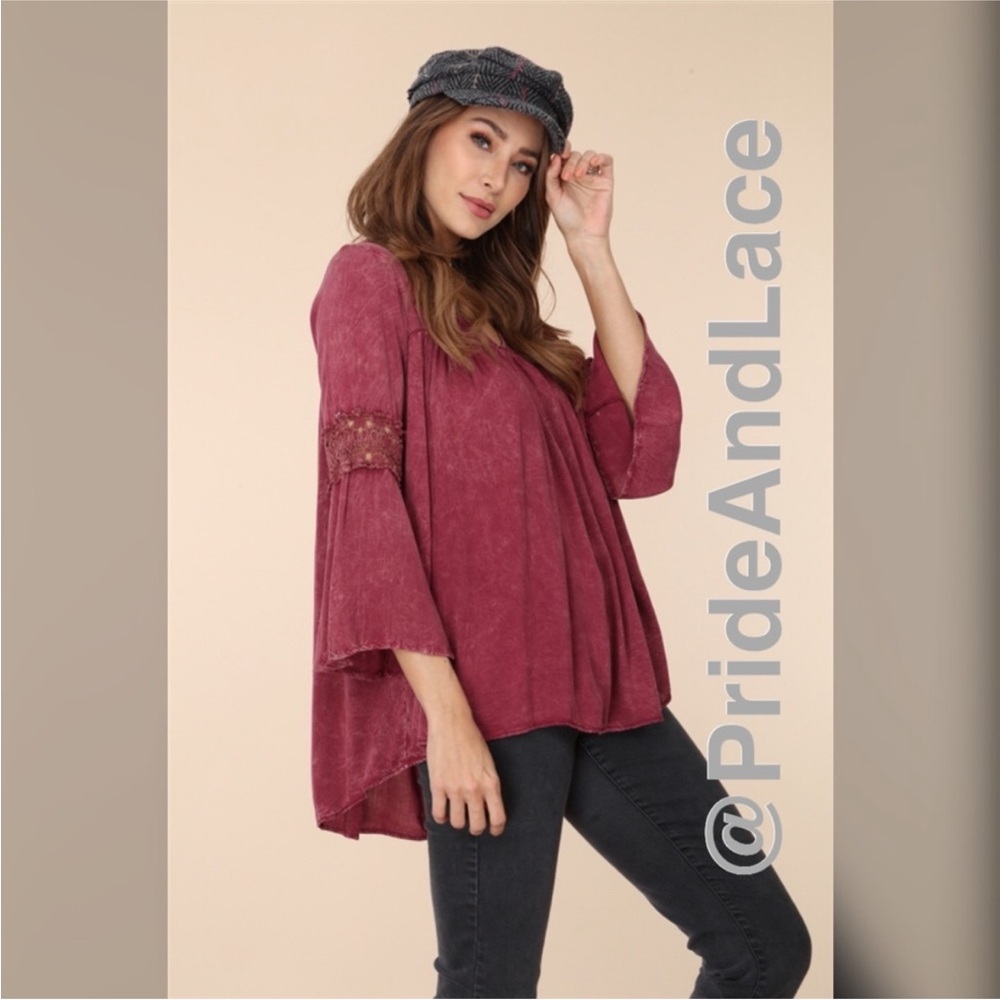 WINE ACID WASH RELAXED FIT 3/4 TRUMPET SLEEVE BLOUSE